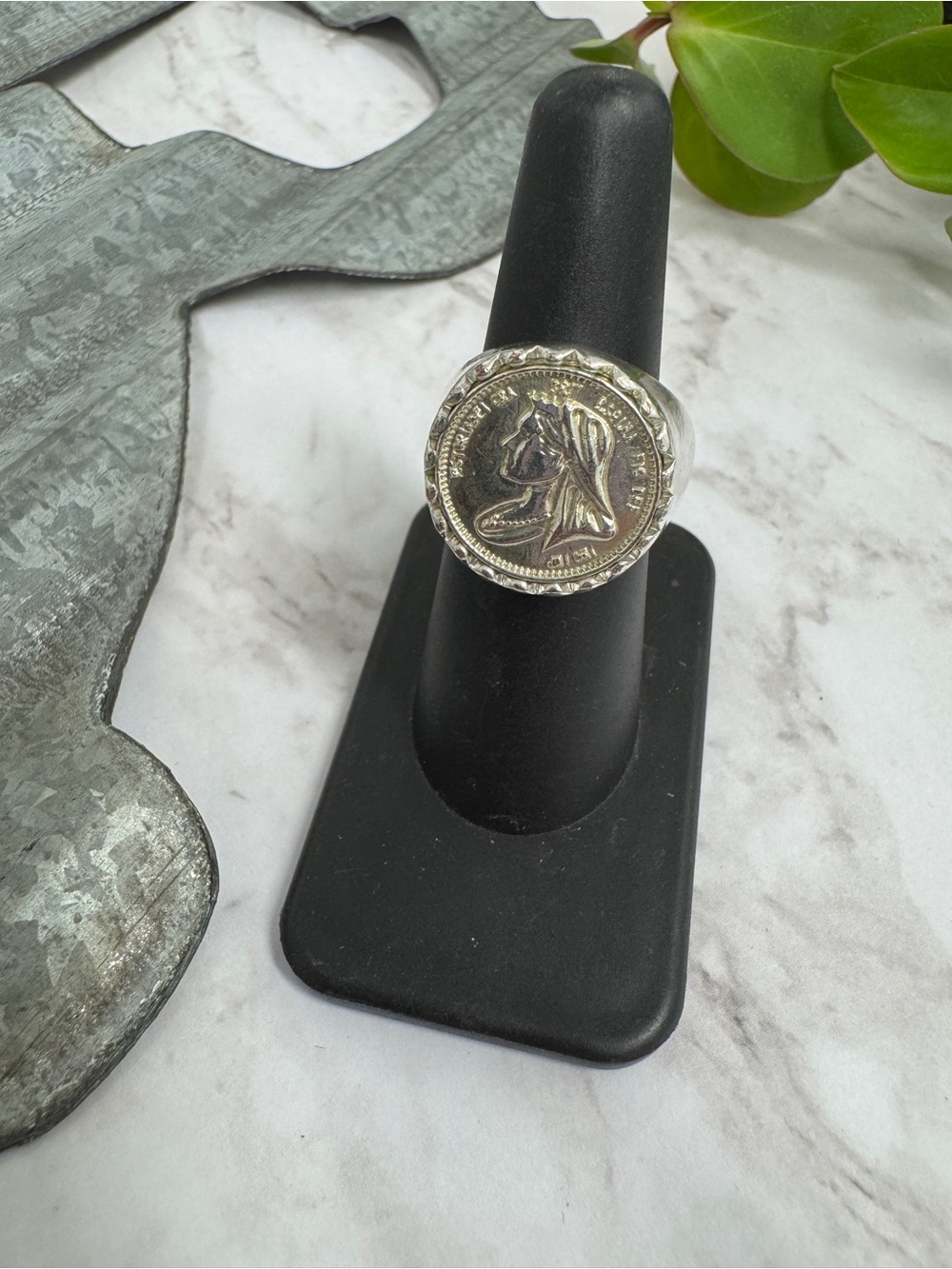 Silver Chunky Queen Victoria Signet Coin Medallion Ring Size 6.5